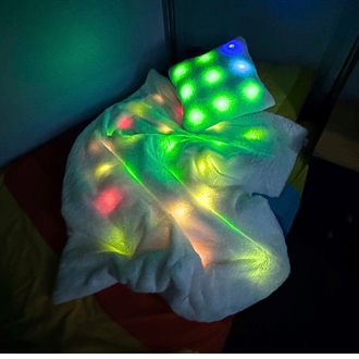 Sæt med led-pude og led-tæppe