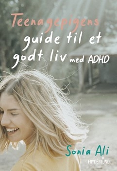 Bogforside af Teenagepigens guide til et godt liv med ADHD af Sonia Ali. Smilende pige med blond hår i sollys, iført gul trøje.